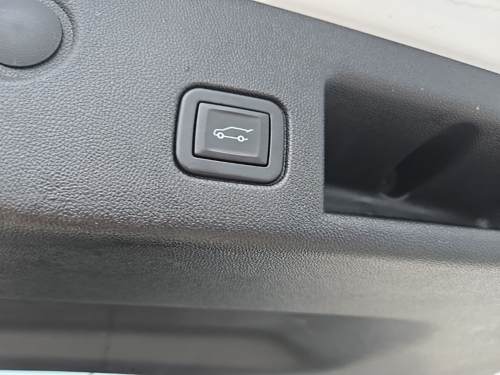 Used 2024 White Chevrolet LT image 87