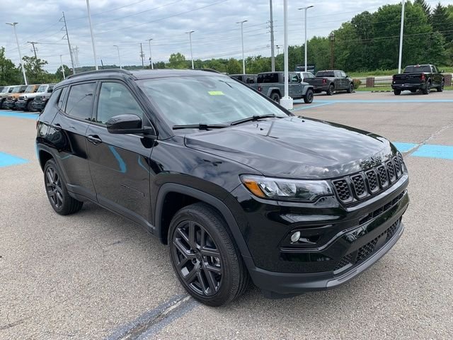 New 2026 Diamond Black Crystal Pearl-Coat Exterior Paint Jeep Limited image 7