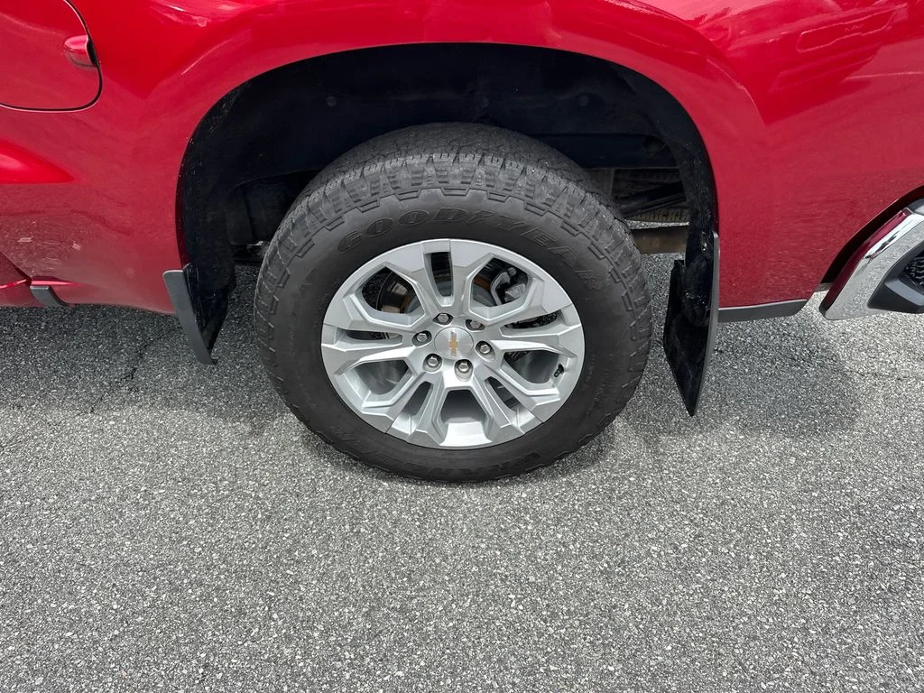 Used 2025 Red Chevrolet LTZ image 19