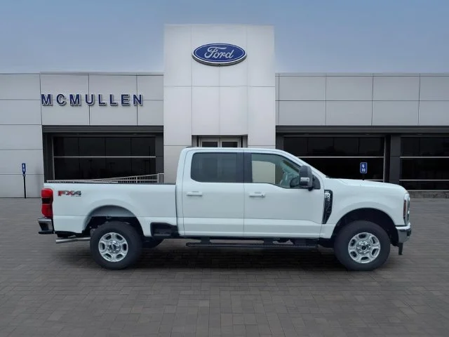 New 2027 Oxford White Ford F-250® XLT image 30
