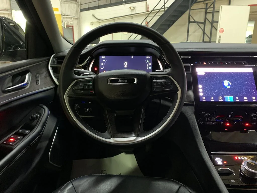 Used 2022 Silver Jeep 4xe image 17