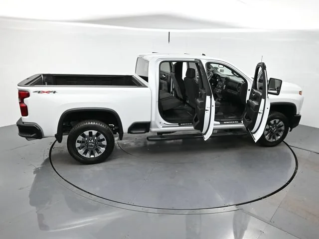 Used 2022 SUMMIT WHITE Chevrolet Custom image 40