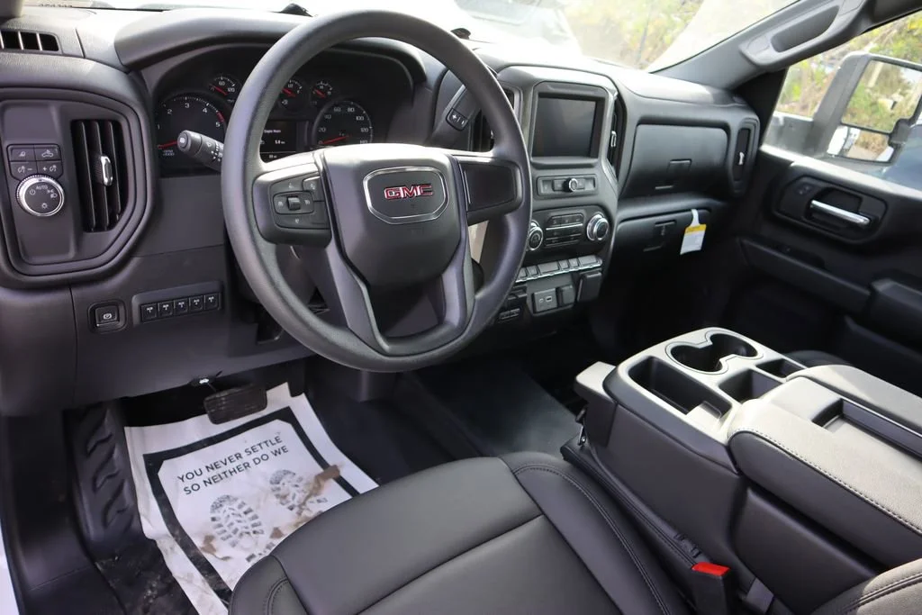 2025 GMC Sierra 3500HD Pro - Photo 9