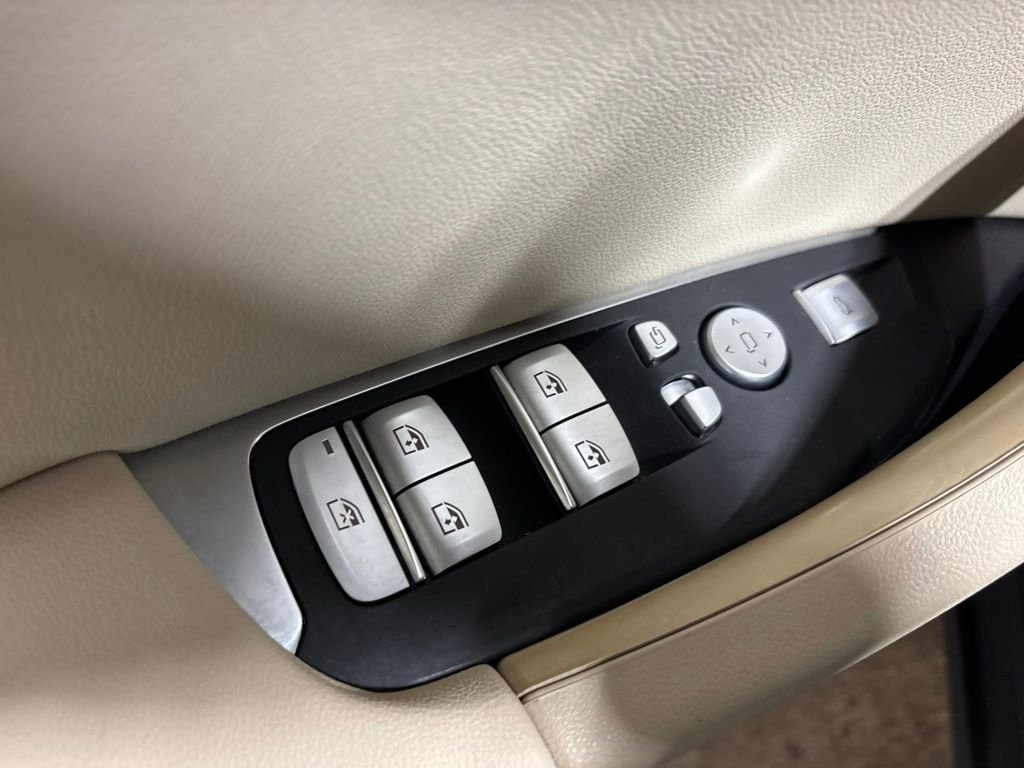 Used 2024 Black BMW xDrive30i image 12
