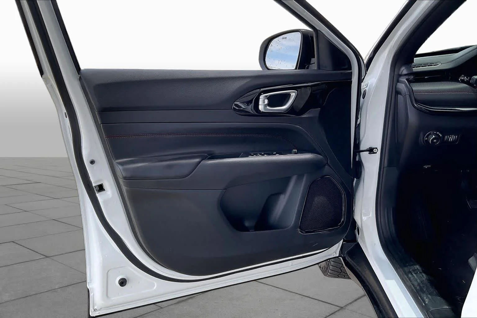 2025 Jeep Compass Trailhawk - Photo 19