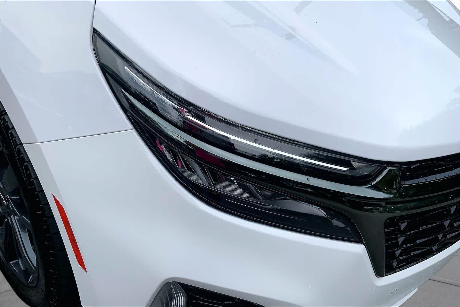 Used 2023 Summit White Chevrolet RS image 26