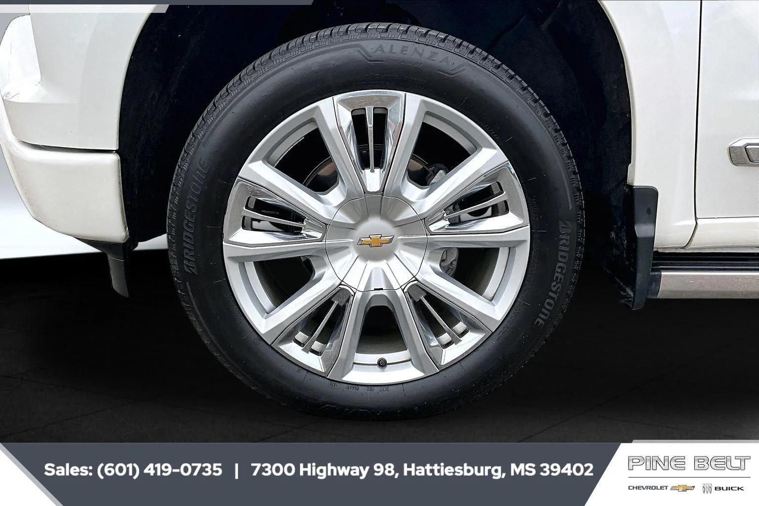 Used 2024 Iridescent Pearl Tricoat Chevrolet High Country image 8