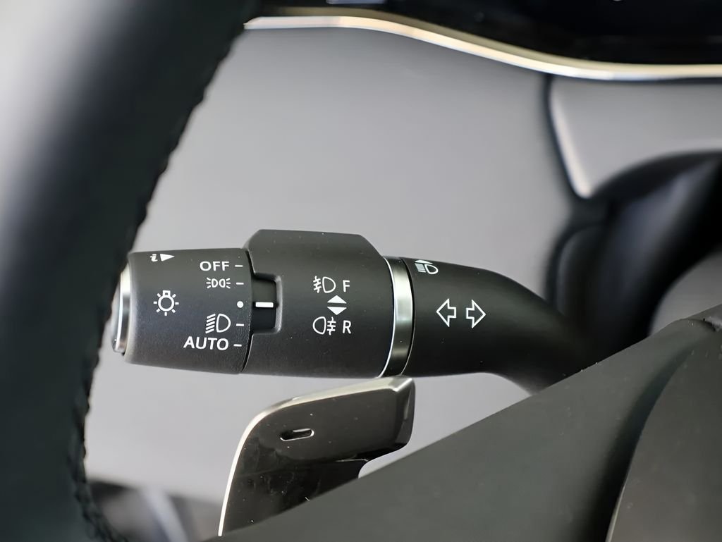 New 2026 Seoul Pearl Silver Land Rover Dynamic image 13