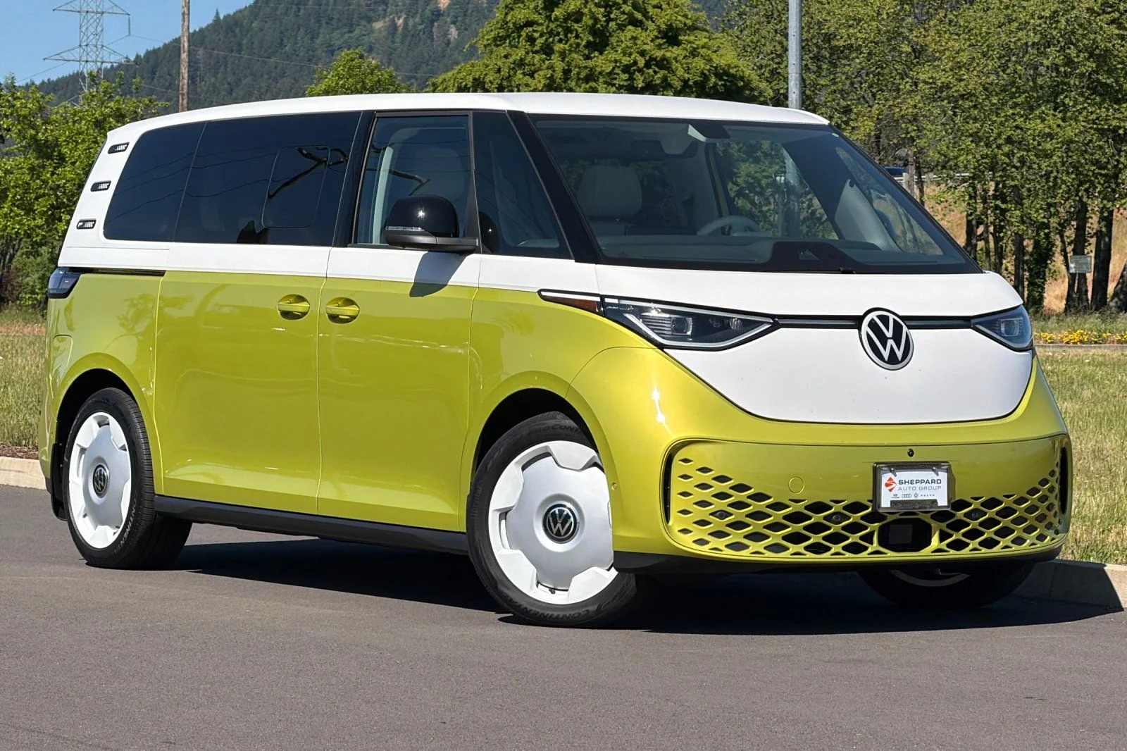 2025 Volkswagen ID. Buzz 1st Edition 4Motion Two-Tone's photo