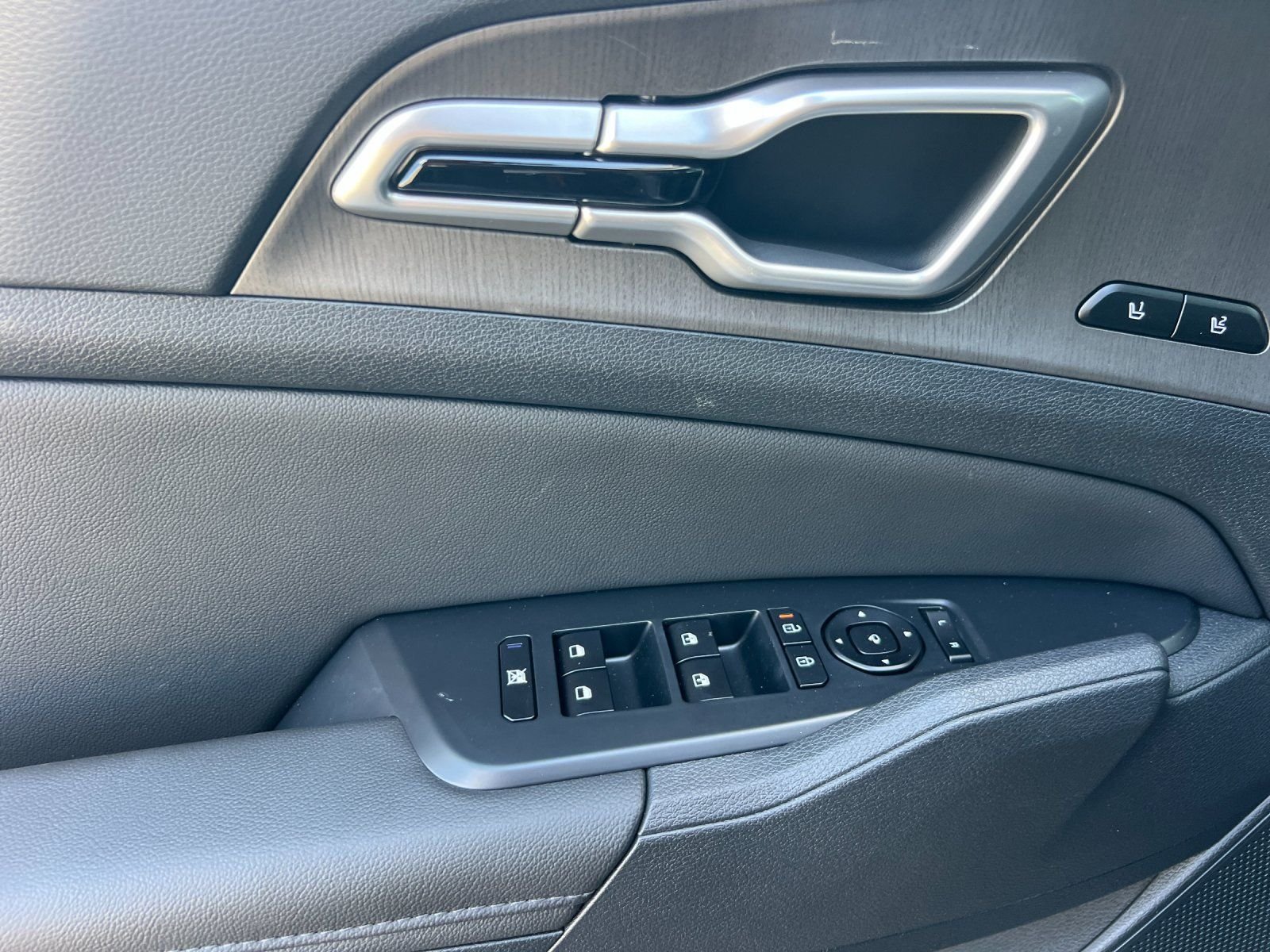 New 2026 Wolf Gray Kia X-Line image 10
