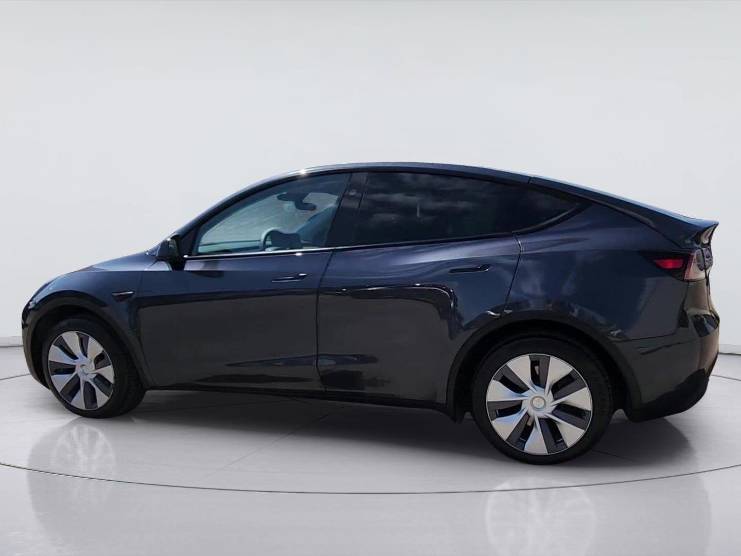 2024 Tesla Model Y photo 6 of 33