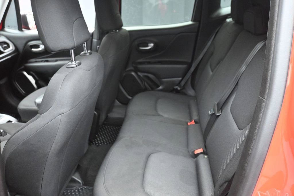 Used 2023 Red Jeep Latitude image 12