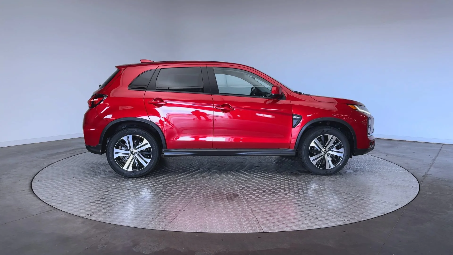New 2026 Red Diamond Mitsubishi ES image 9
