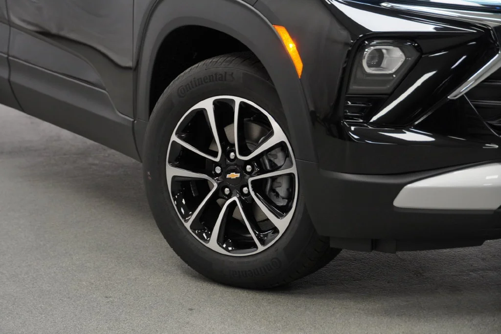 New 2026 Mosaic Black Metallic Chevrolet LT image 8