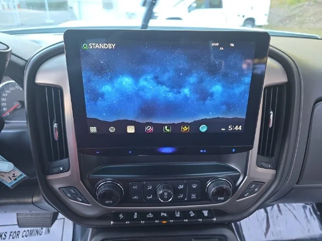 Used 2019 White GMC Denali image 22