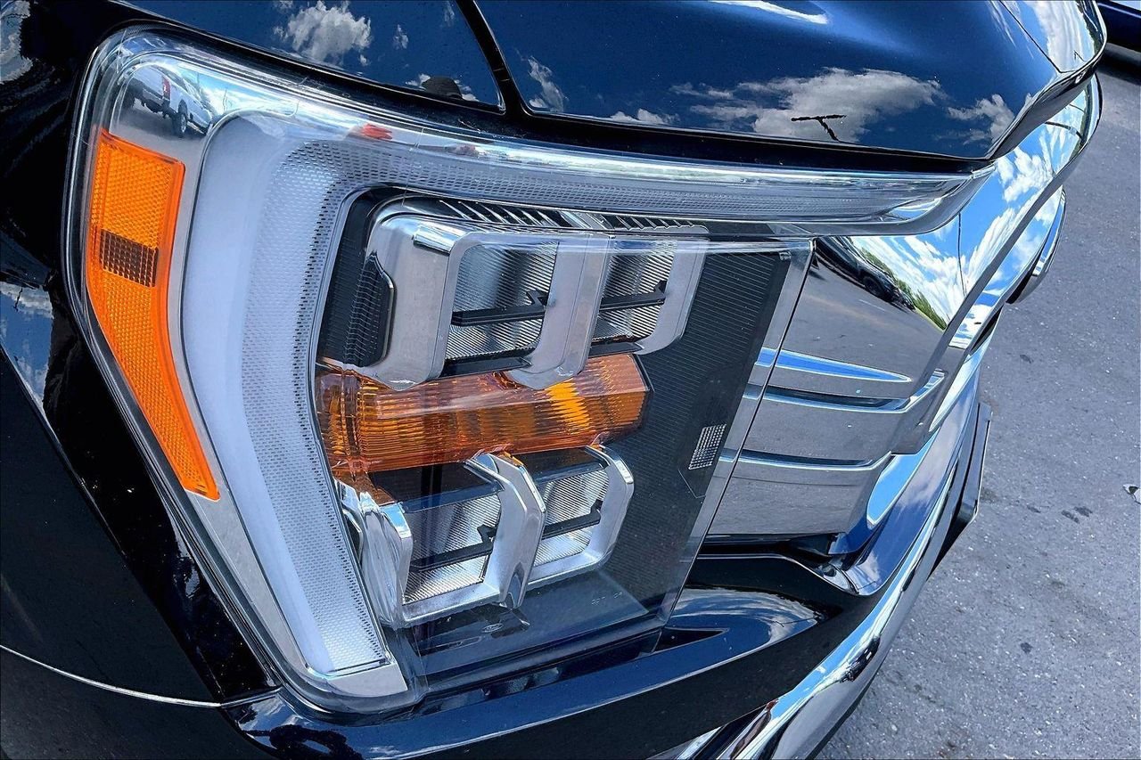 Used 2023 Agate Black Metallic Ford XLT image 33