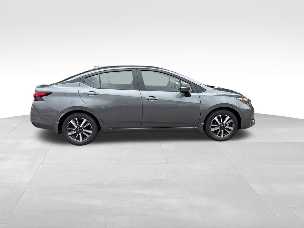 2025 Nissan Versa 1.6 SV photo 4