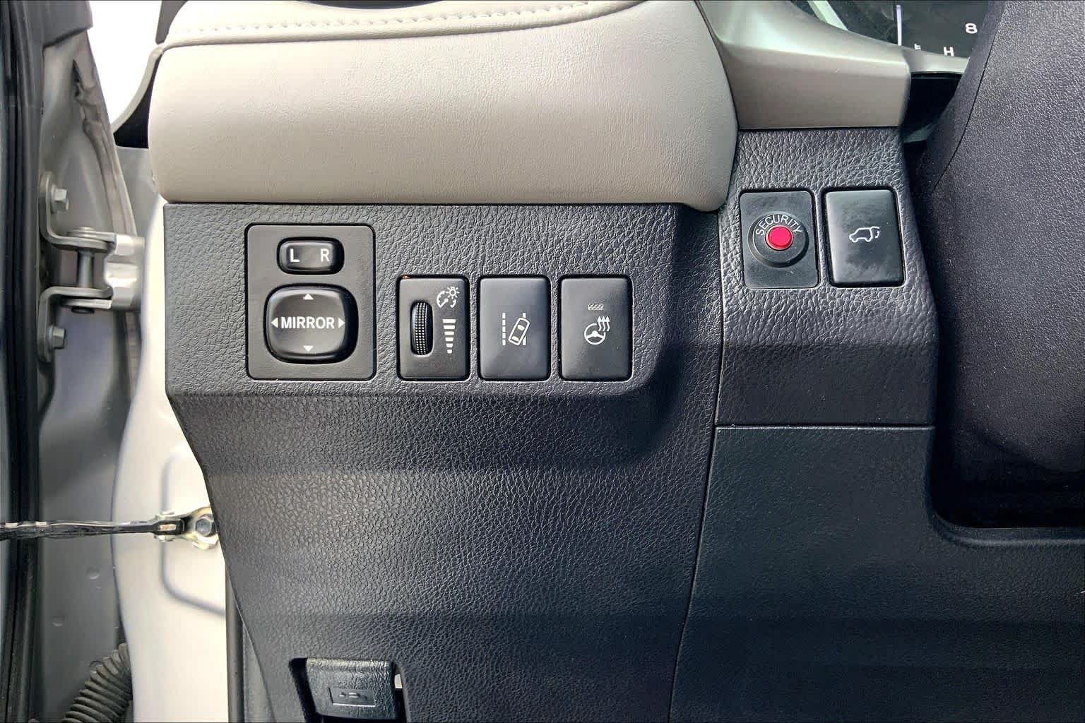 Used 2018 Silver Sky Metallic Toyota Limited image 33