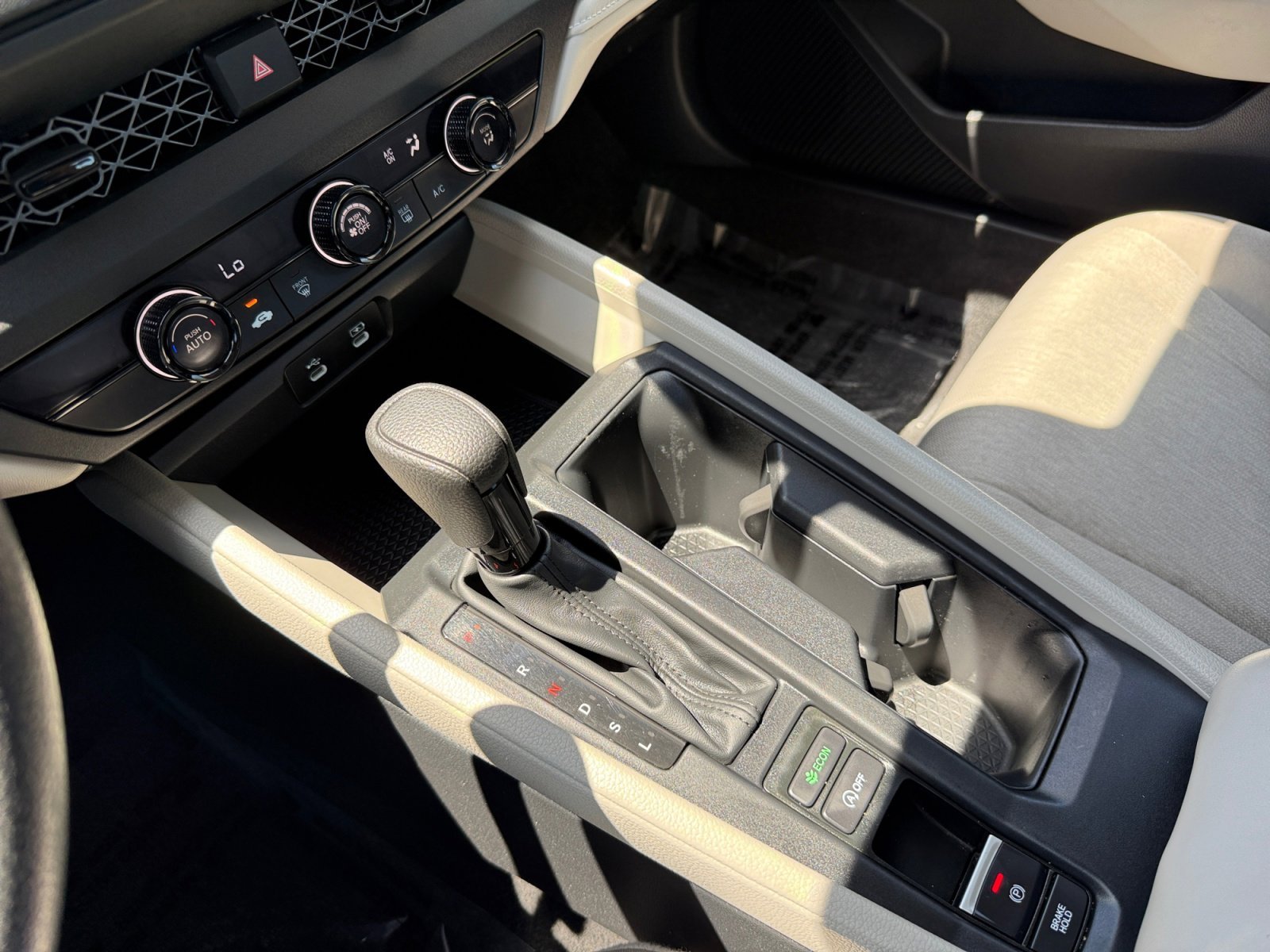 Used 2024 Platinum White Pearl Honda LX image 13