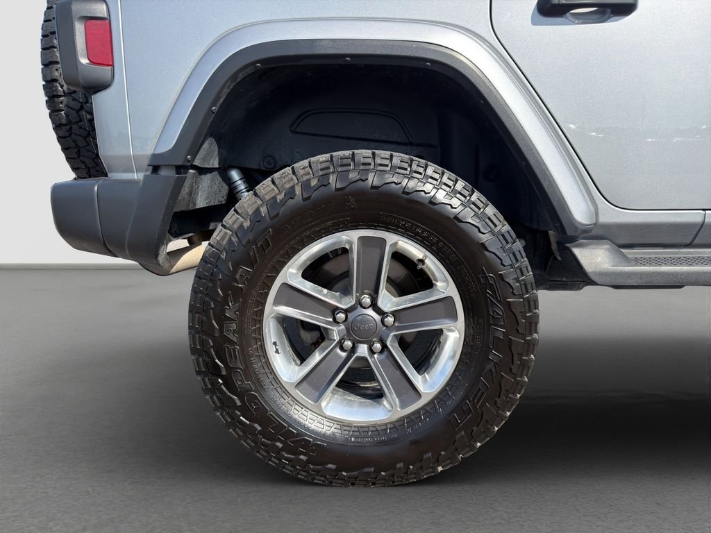 Used 2020 Silver Jeep Unlimited Sahara image 24