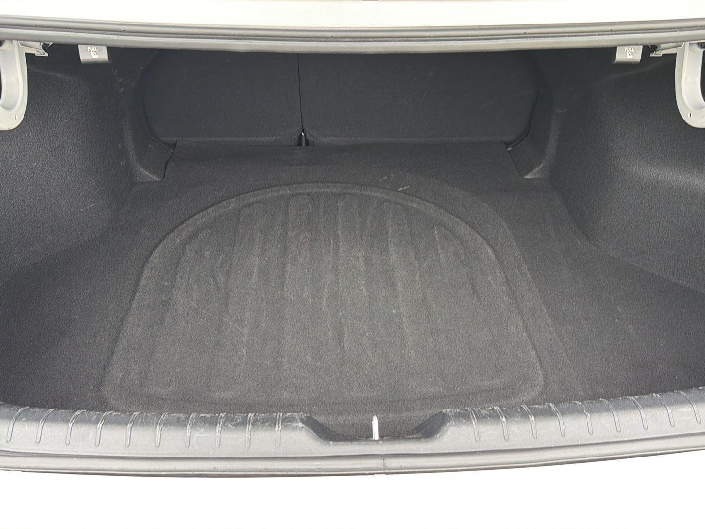 Used 2025 Snow White Pearl Kia LXS image 31