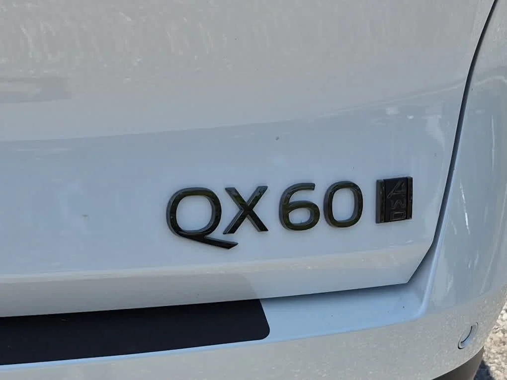 New 2027 2T RAD WHT INFINITI Autograph AWD image 21