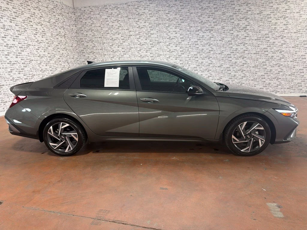 Used 2025 Amazon Gray Hyundai SEL Sport image 8