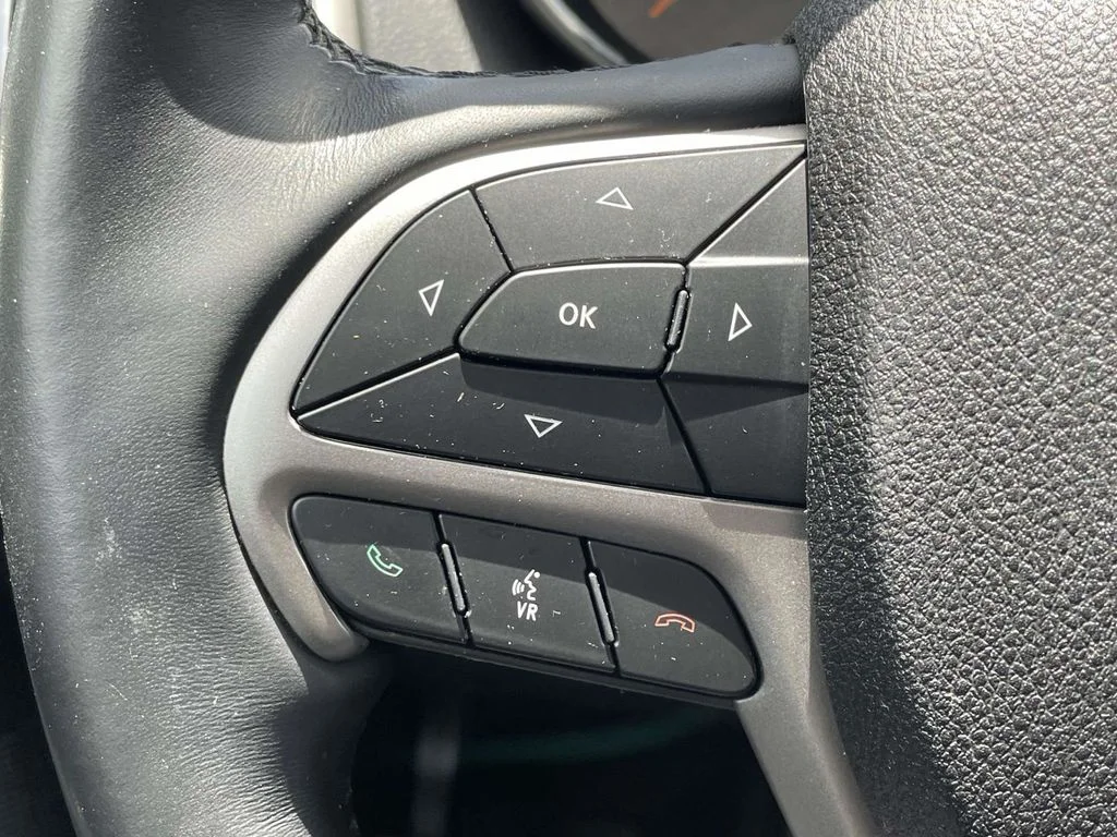 Used 2018 Blue Jeep Limited image 31