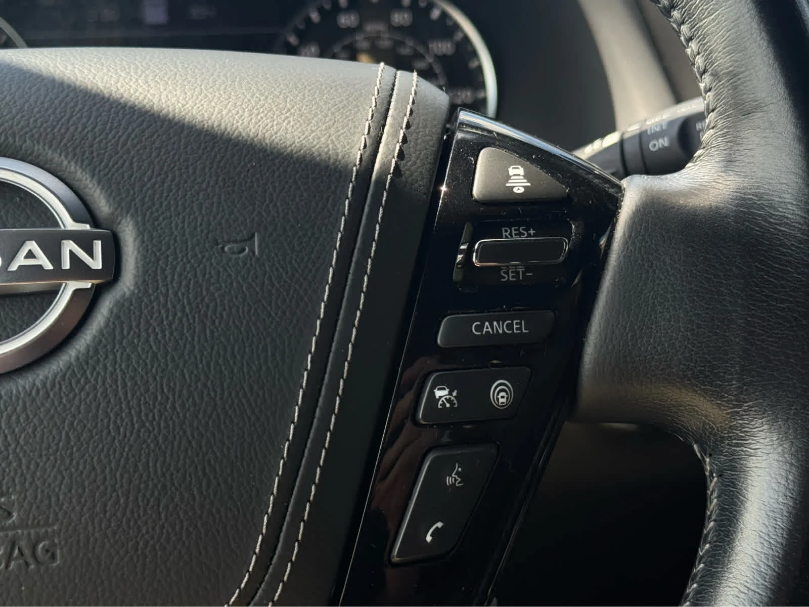Used 2021 Aspen White Tricoat Nissan Platinum image 23