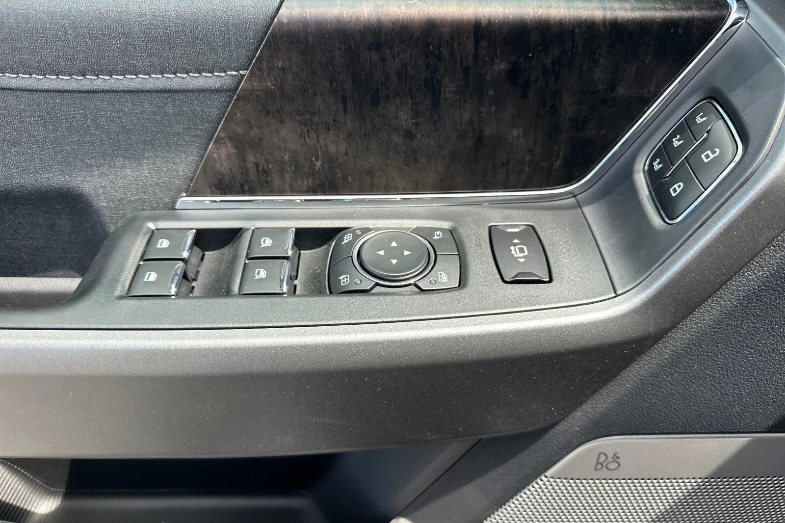 New 2026 Glacier Gray Metallic Tri-Coat Ford F-250® Lariat® image 10