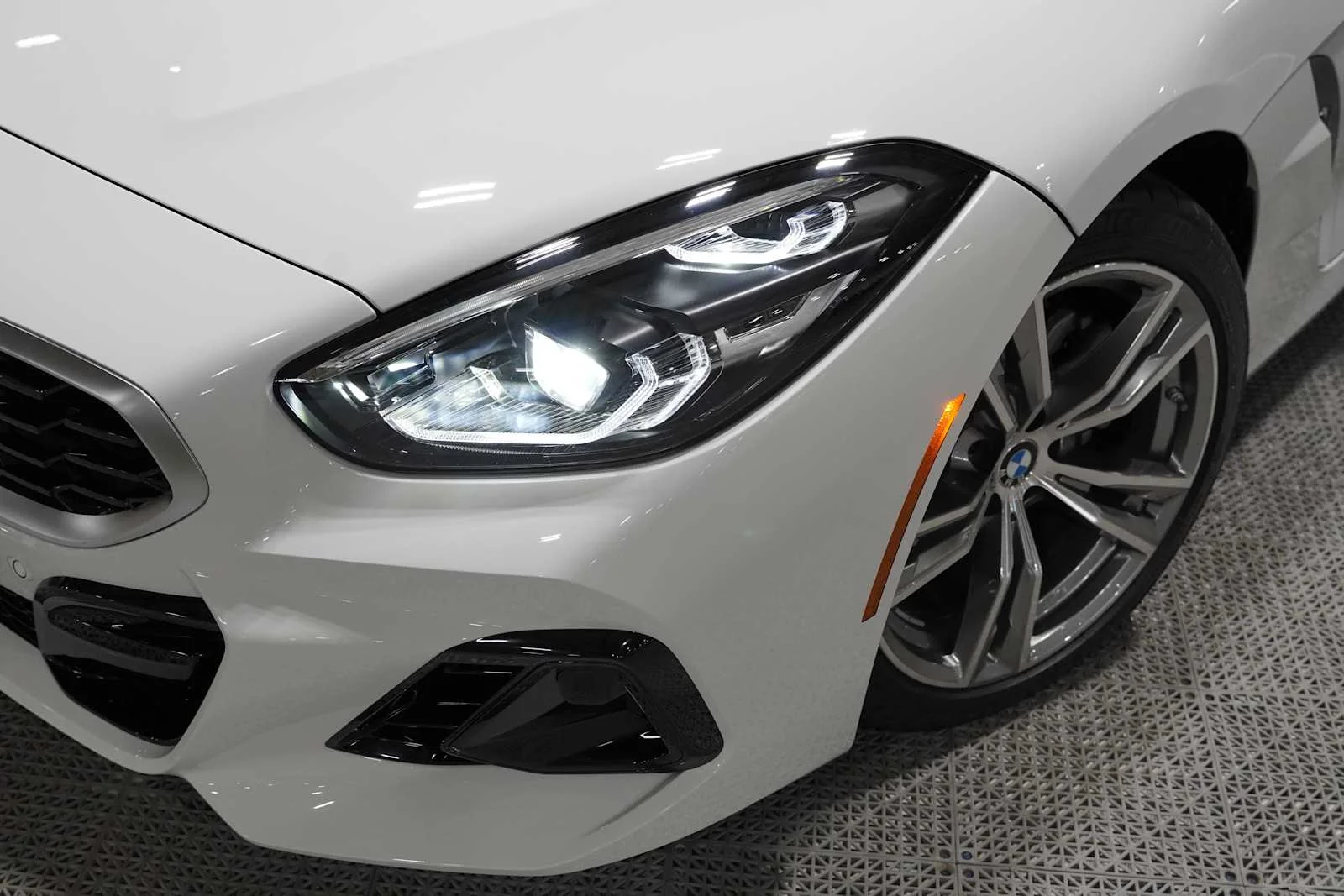 New 2026 Alpine White BMW sDrive30i image 6