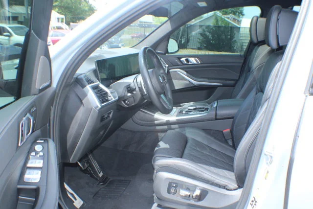 Used 2023 Brooklyn Grey Metallic BMW xDrive40i image 13