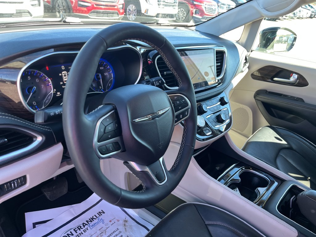 Used 2024 White Chrysler Limited image 14