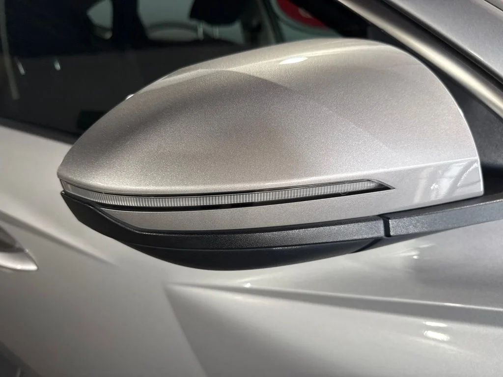 Used 2023 Silver Hyundai SE image 9