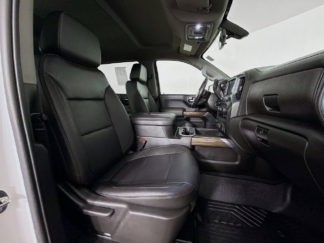 Used 2022 Iridescent Pearl Tricoat Chevrolet RST image 29