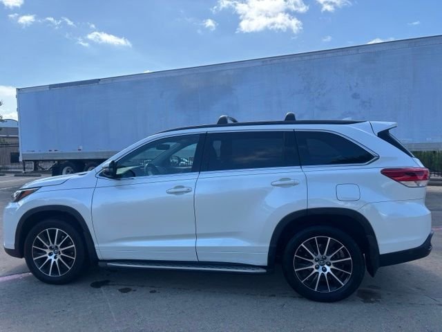 Used 2017 White Toyota SE image 8