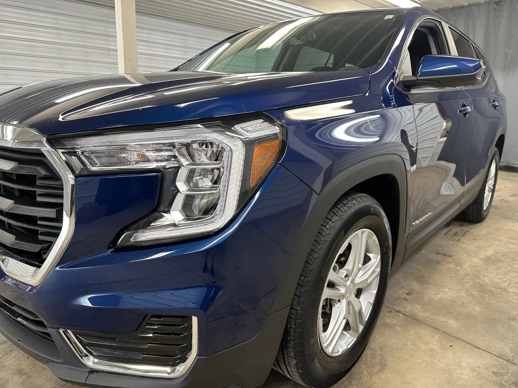 Used 2023 Marine Metallic GMC SLE image 31