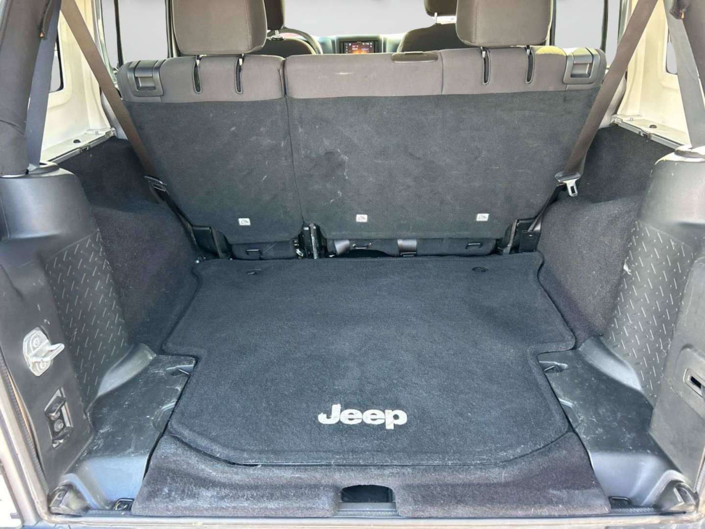 Used 2017 Billet Silver Metallic Clearcoat Jeep Sport image 9