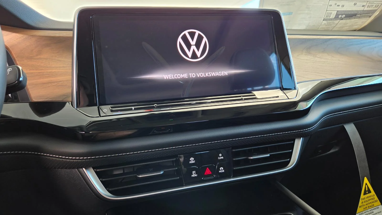 New 2026 Opal White Pearl Volkswagen 2.0T SE w/Technology image 28