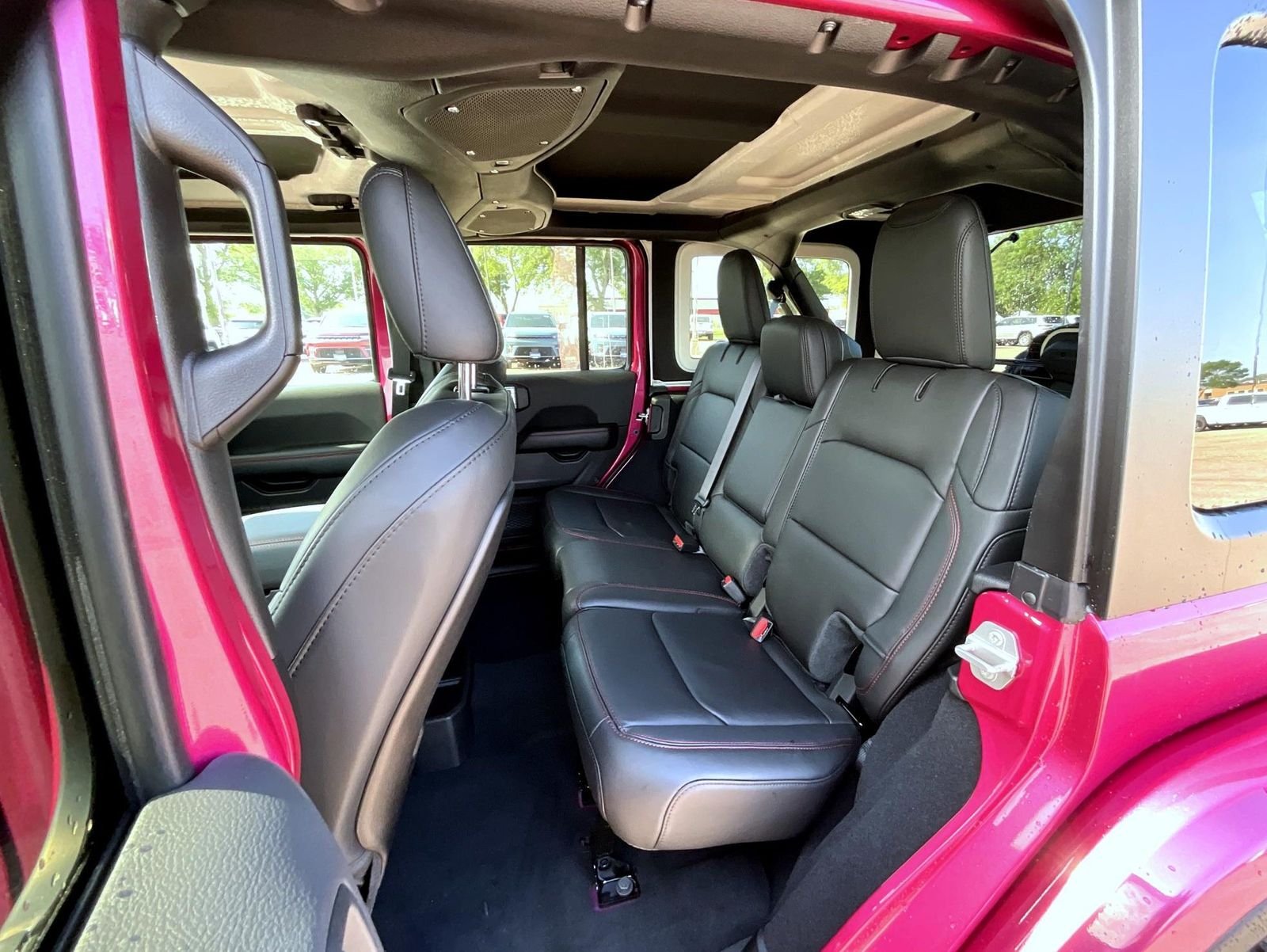 New 2026 Tuscadero Pearlcoat Jeep Rubicon image 12