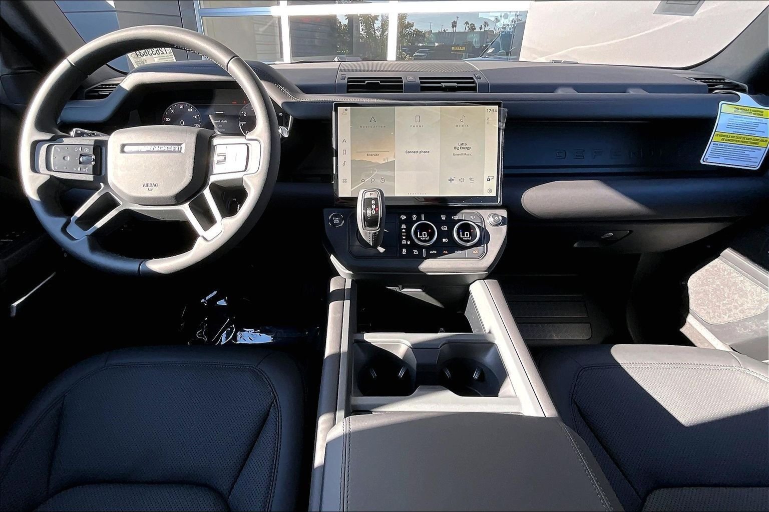 New 2026 Santorini Black LAND ROVER X-Dynamic SE image 5