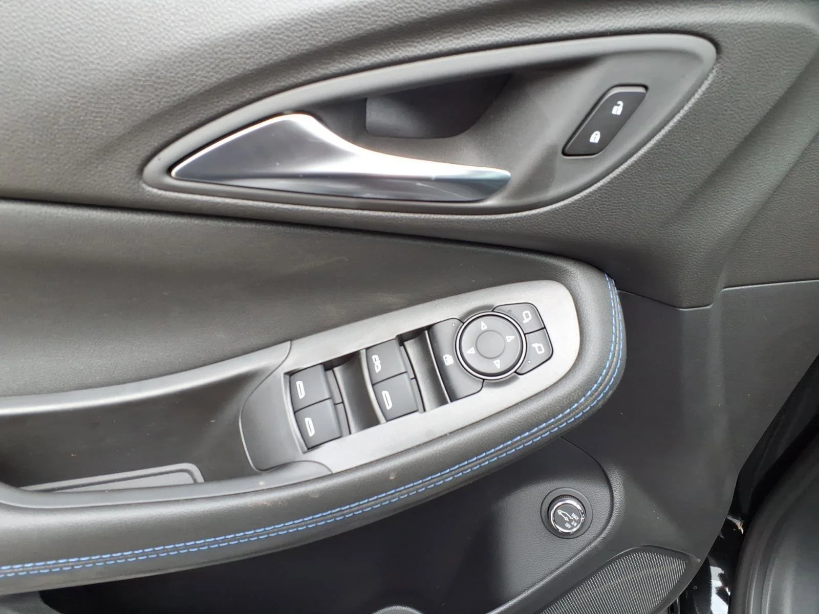 2026 Buick Encore GX Sport Touring - Photo 12