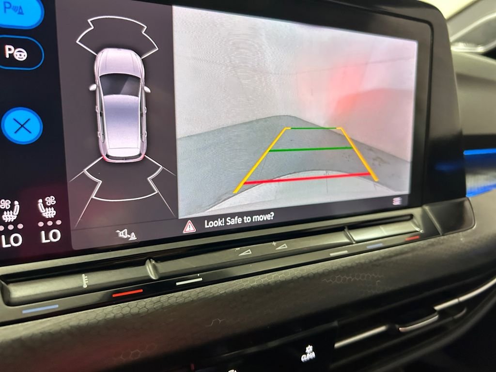 Used 2022 White Volkswagen Autobahn image 11