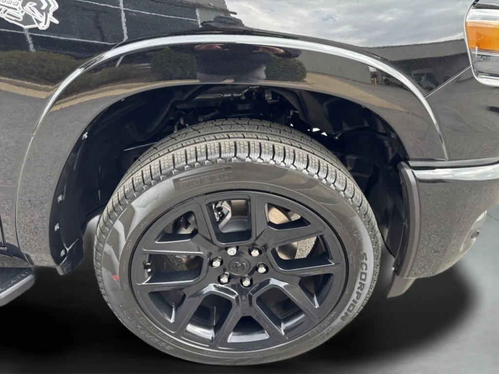 New 2026 Diamond Black Crystal Pearl-Coat Exterior Paint RAM Laramie image 29