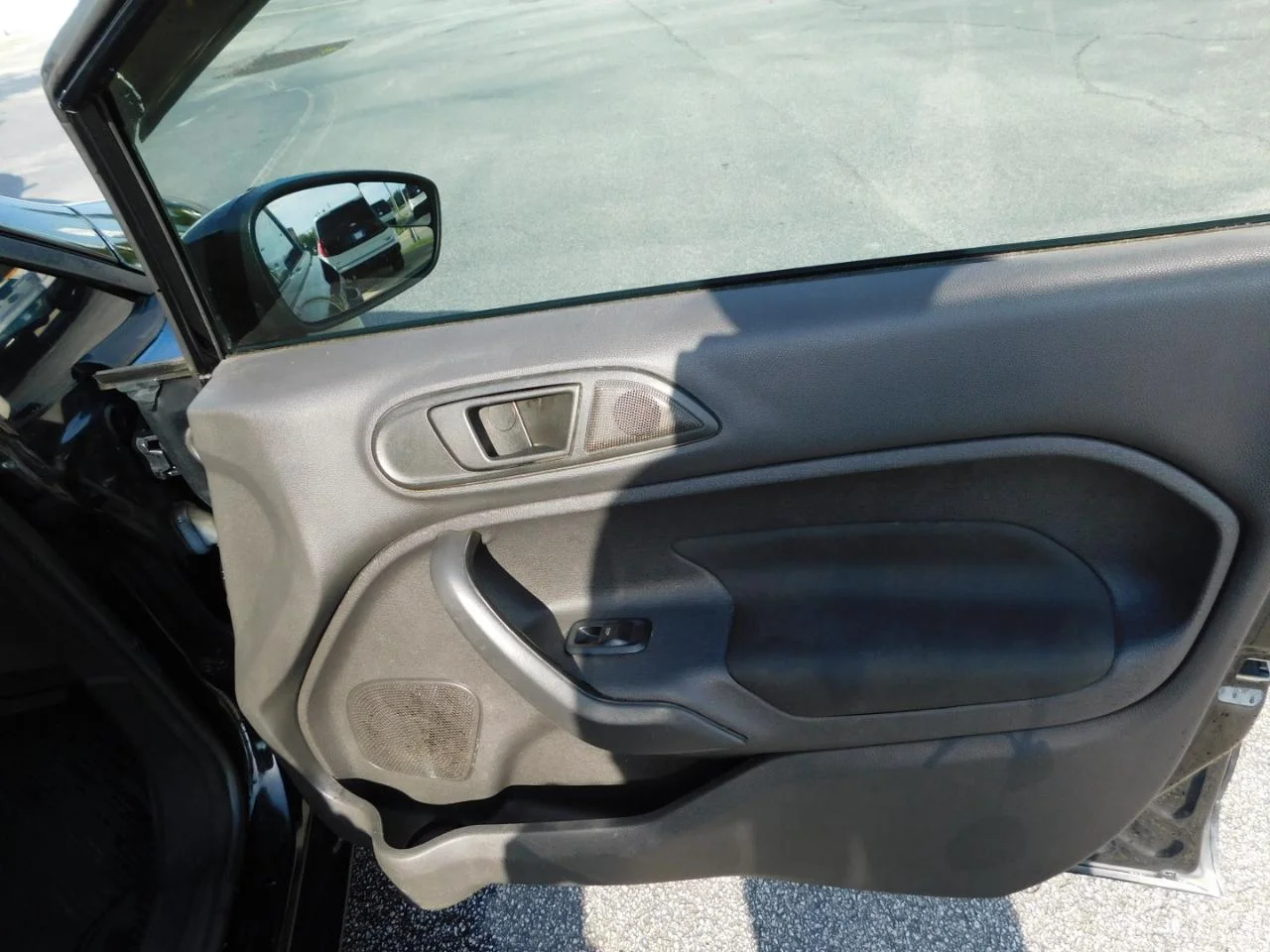Used 2018 Black Ford SE SEDAN image 13