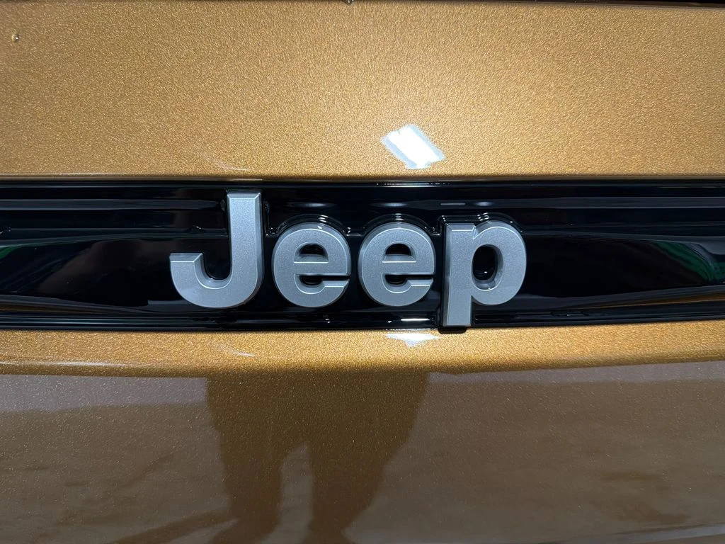 New 2026 Copper Shino Metallic Clear-Coat Exterior Paint Jeep Limited image 8