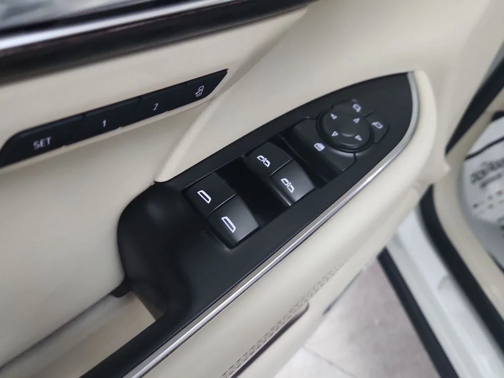 Used 2023 White Buick Avenir image 17