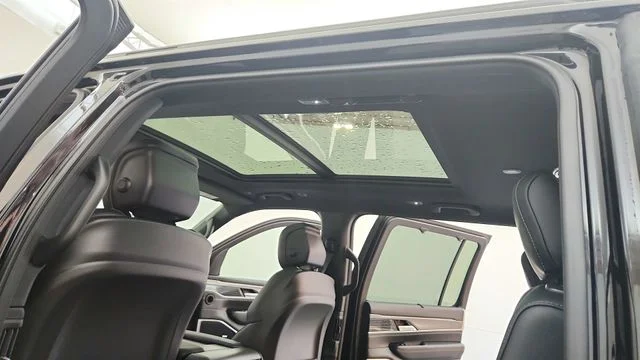 New 2026 High Gloss Black Exterior Paint Jeep Limited Reserve image 18