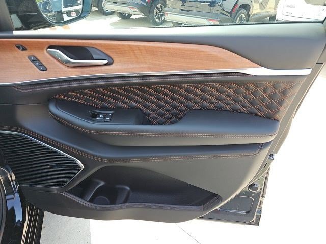 New 2026 Diamond Black Crystal Pearlcoat Jeep Summit image 10
