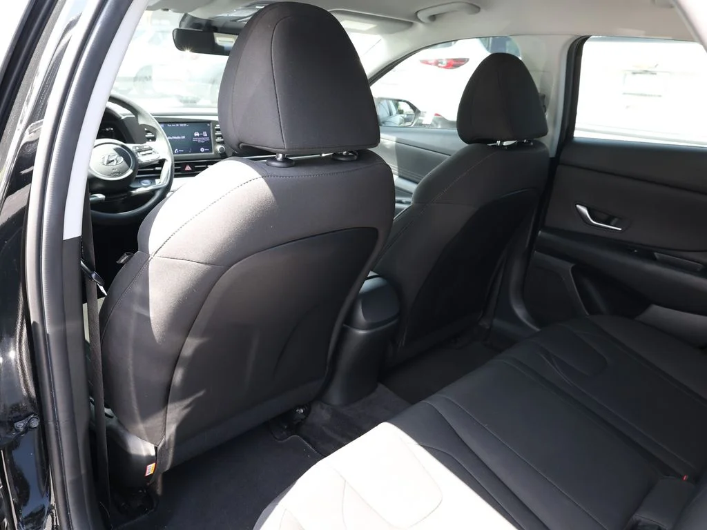 Used 2023 Black Hyundai SEL image 15